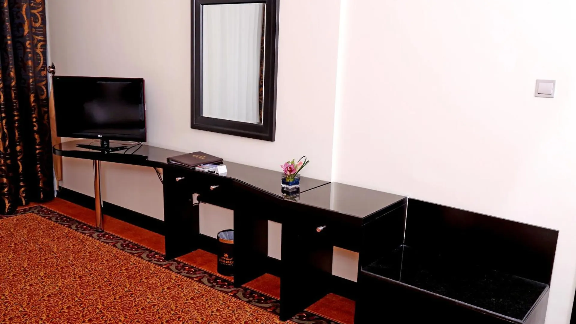 Aparthotel Royal Grand Suite Hotel Schardscha